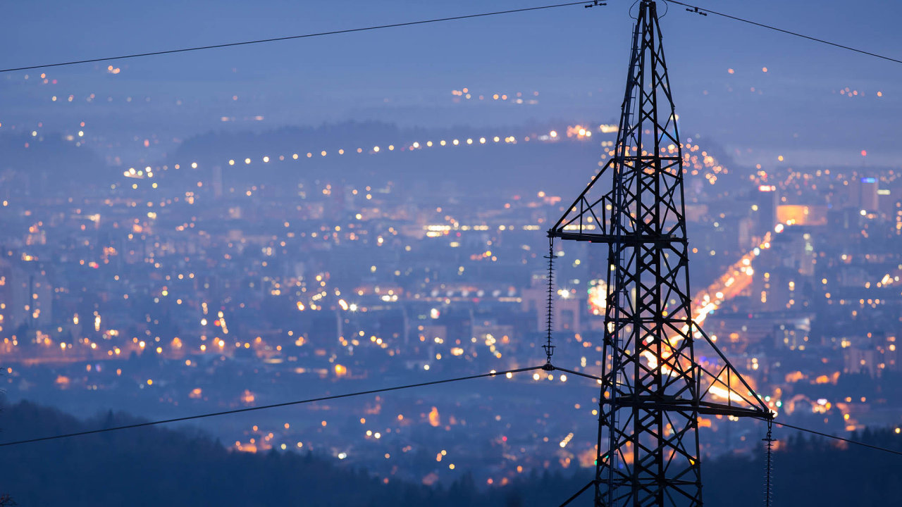 Jedna megawatthodina elektiny stoj opt vce ne 50 eur. Stalo se tak poprv od bezna 2012.