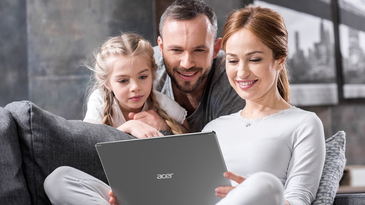 Acer Aspire 5 v nejlpe vybaven verzi v obyejnm tle skrv vborn pomr ceny a vkonu.