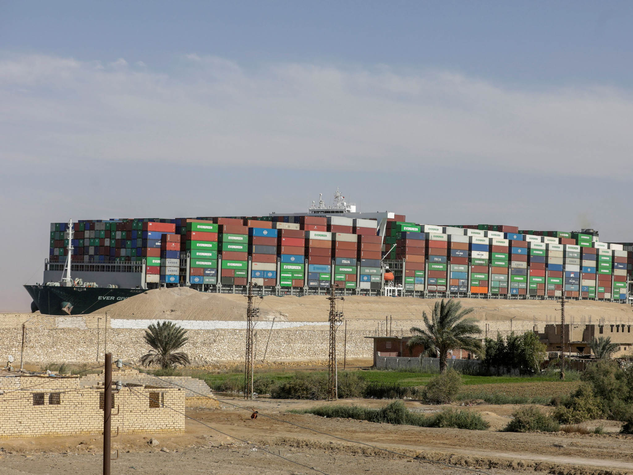 Zablokovaný Suez