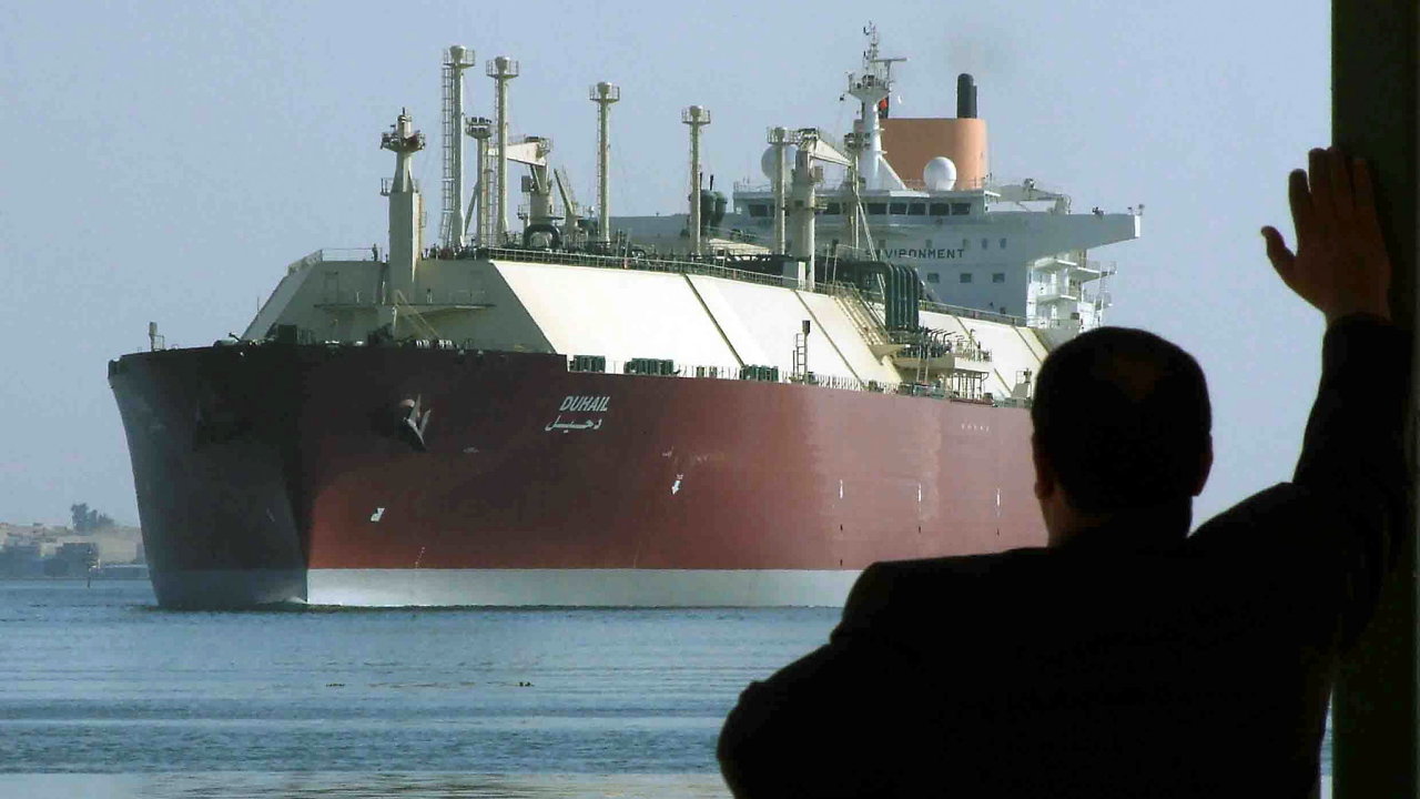 Evropu zsobuje z Kataru i lo Duhail, jeden z nejvtch tanker na pepravu zkapalnnho zemnho plynu (LNG). Ve tvrtek 17. nora prv kotvila v belgickm pstavu Zeebrugge.