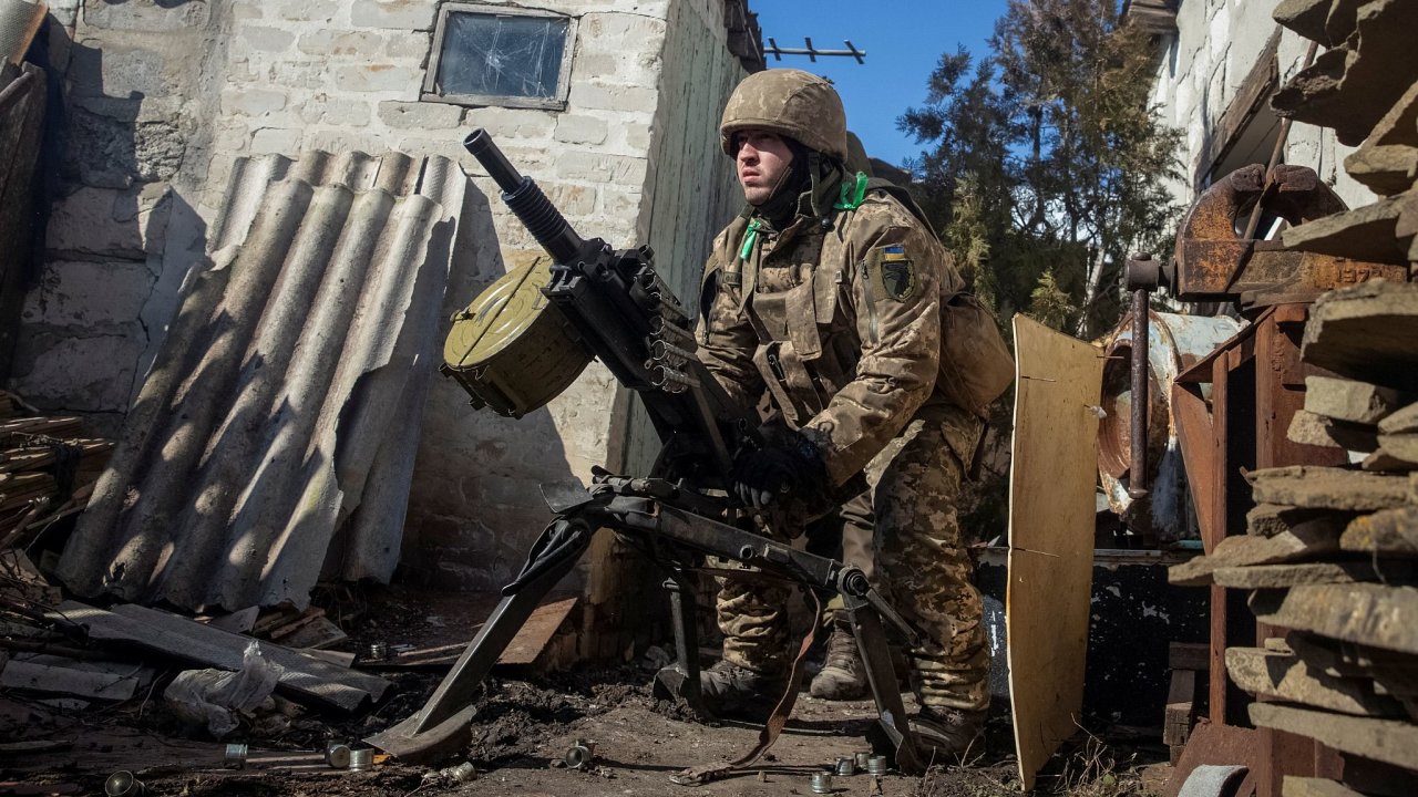Ukrajinsk vojk v Bachmutu  Ilustran foto.