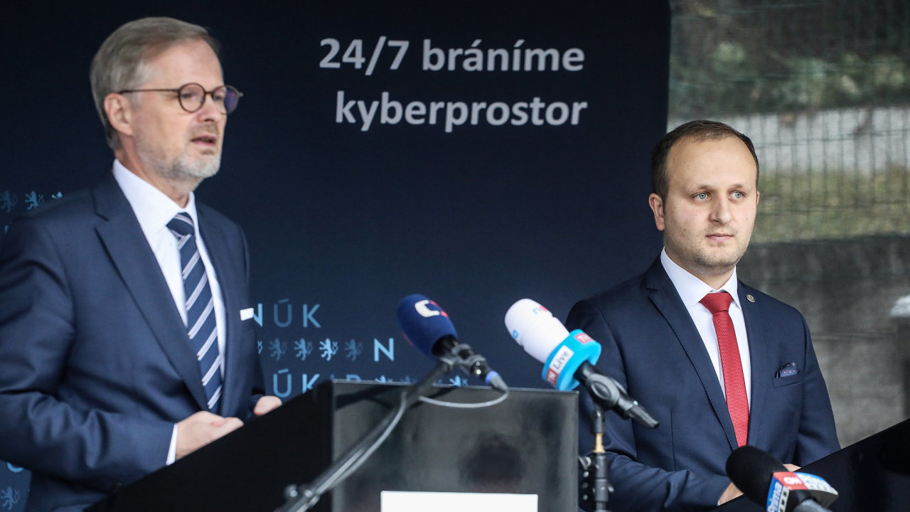 Premir Petr Fiala (ODS) navtvil Nrodn ad pro kybernetickou a informan bezpenost (NKIB), kde se setkal s jeho vedenm v ele s editelem Lukem Kintrem