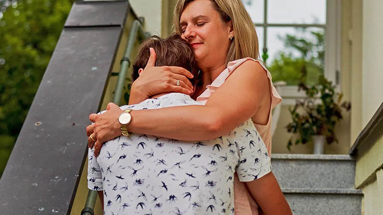 Blzk vztah apodpora. To postrdaj dti znefunknch rodin nejvce. Ulevit jim nov me patron.