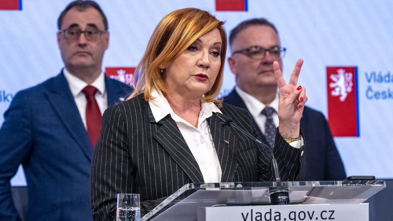 �Jak� bude v�voj k p��padn�mu vytvo�en� NERV na�� vl�dy, nech�v�me otev�en�,� uvedla Schillerov�.