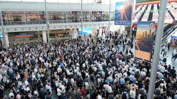 Organiz�to�i leto�n�ho Intersolaru (The smarter E Europe) o�ek�vaj� na sto...