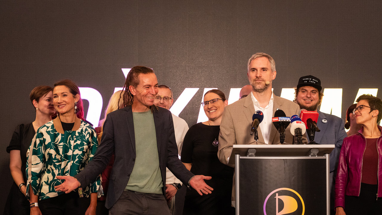 Volební štáb Pirátů, Fantova kavárna. Na snímku Zdeněk Hřib, Ivan Bartoš,...