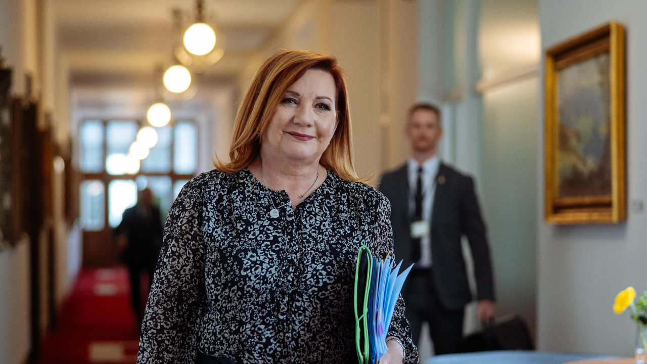 Alena Schillerov�, ministryn� financ�