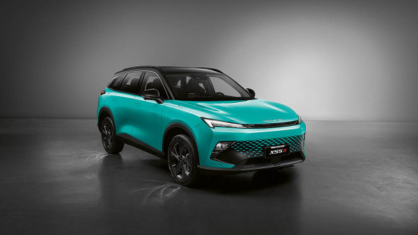 BAIC X55 je v�z atraktivn�, sportovn� lad�n� a aerodynamick� z�rove�.