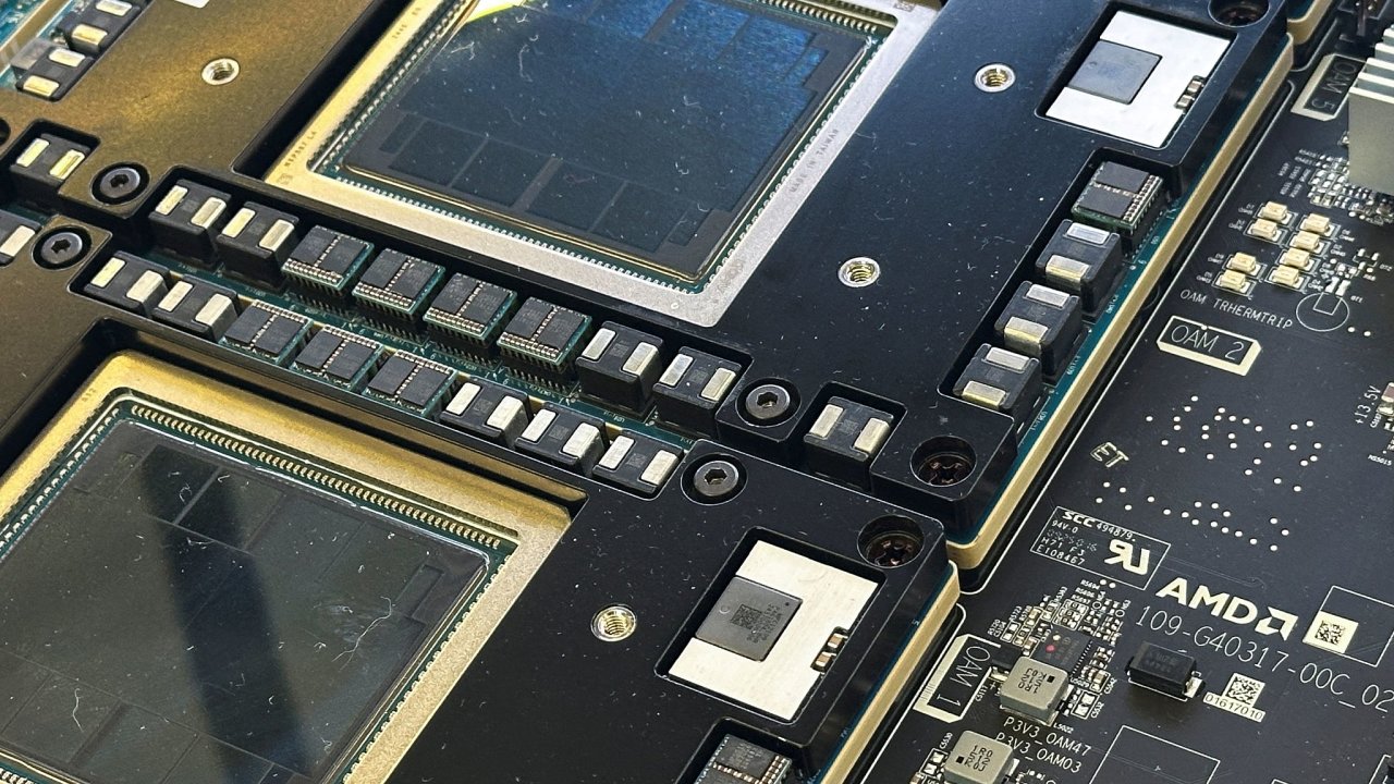 Čip pro umělou inteligenci řady AMD MI350.
