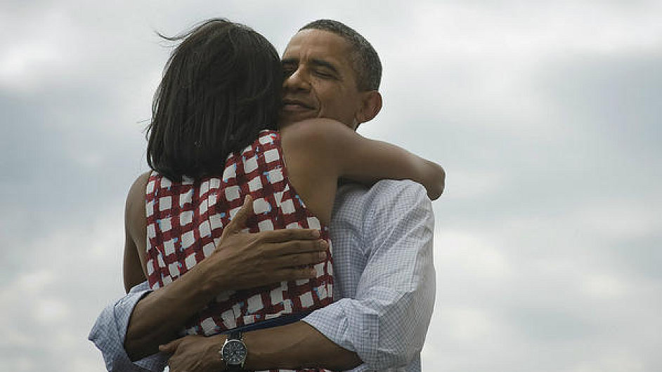 Barack Obama objm manelku Michelle