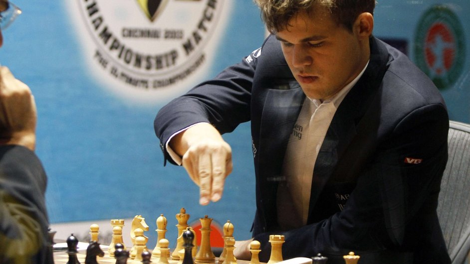 Magnus Carlsen v utkn o titul mistra svta s Vivnthnem nandem