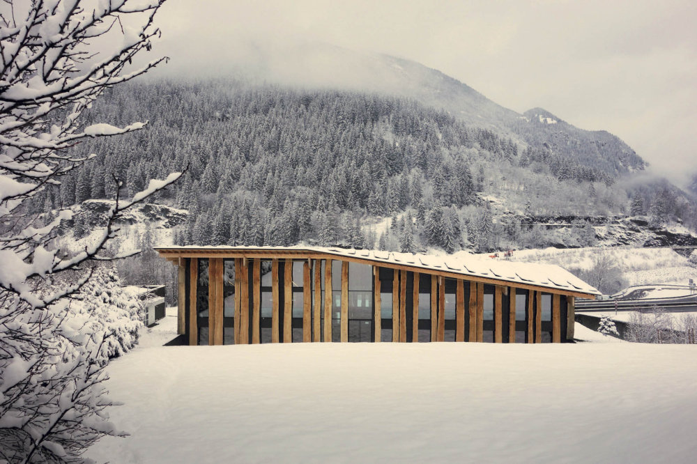 Kancelářské prostory v základním táboře pod horou Mont Blanc