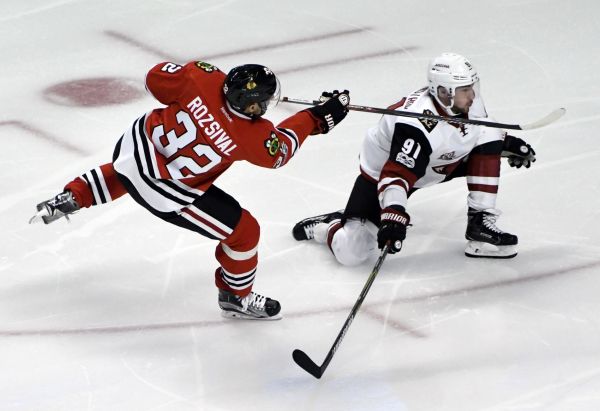 Michal Rozs&iacute;val v NHL sk&oacute;roval proti Arizon�.