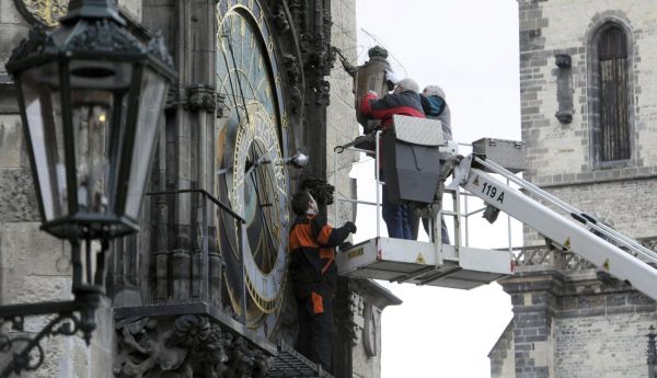 Sundav&aacute;n&iacute; soch z pra�sk&eacute;ho orloje.