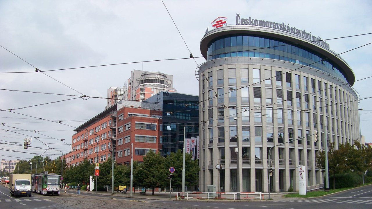 Primu èeká stìhování do budovy Vinice, kde mìl døíve centrálu operátor Vodafone. Je v sousedství sídla Èeskomoravské stavební spoøitelny (na snímku vpravo).