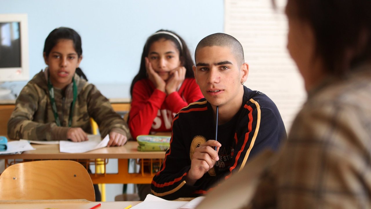Zajd Raad Husajn je znepokojen i segregací romských dìtí ve školách.
