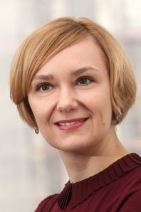 29 lide Lucia Brinzanik LR