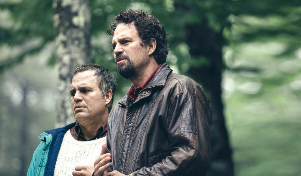Dva odlišné charaktery, jeden herec. Ruffalo v dvojroli bratrů Thomase (vlevo) a Dominicka exceluje.