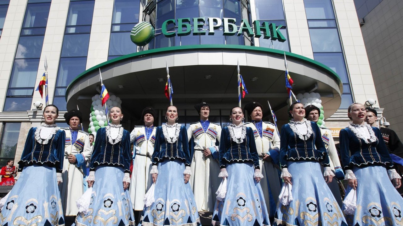 Ceremonil ped budovou rusk Sberbank ve mst Stavropol