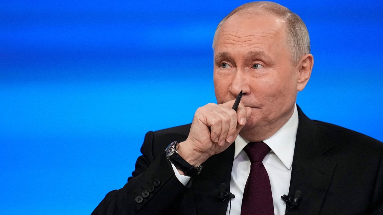 Pravda, nebo trik? Putin pr sonduje monost uzavt pm.