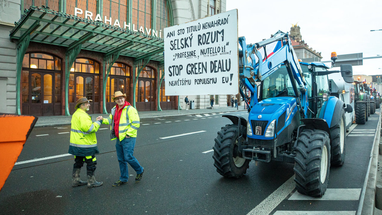 Protest sti zemdlc s traktory v Praze na Magistrle a ped ministerstvem zemdlstv.