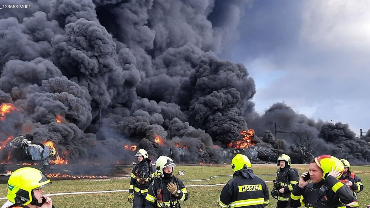 N�sledky �elezni�n� nehody u Hustope�e nad Be�vou.