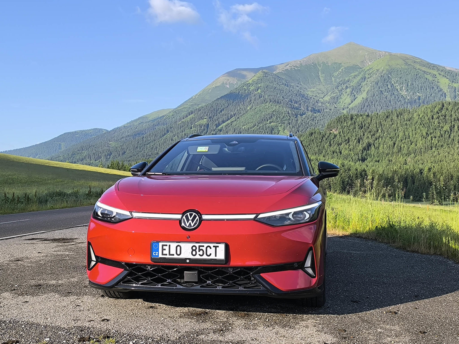 Volkswagen ID.7 je prostorn� elektrick� kombi, kter� je v�Evrop� mimo��dn�...