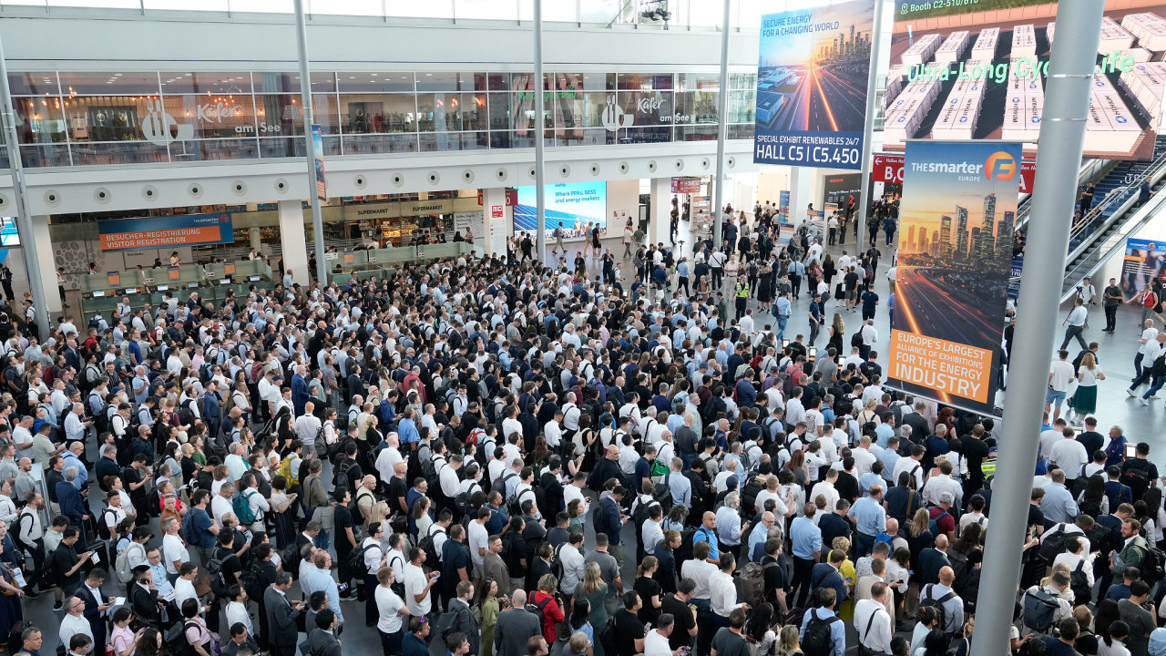 Organiz�to�i leto�n�ho Intersolaru (The smarter E Europe) o�ek�vaj� na sto...
