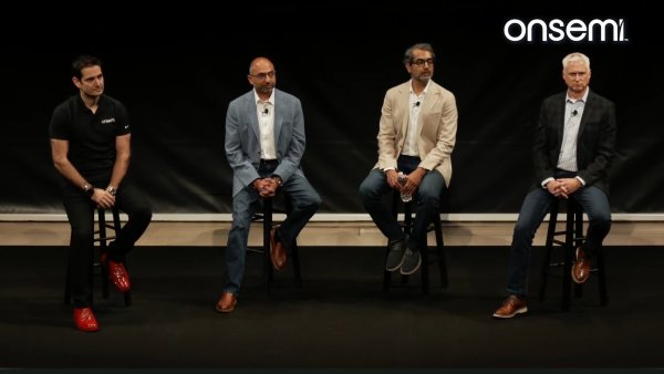 Investor Day 2026. Zleva prezident a CEO onsemi Hassane El-Khoury, ��f ��sti...