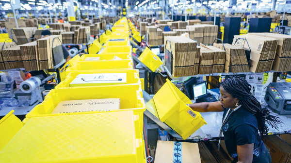 Jakmile zaměstnanec Amazonu ve Spojených státech přestane na chvíli skenovat,...
