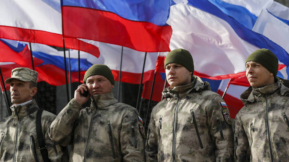 Oslavy v Simferopolu. lenov lidovch milic na Krymu si pipomnli ron vro od referenda, kterm se Krym opt pipojil k Rusku.