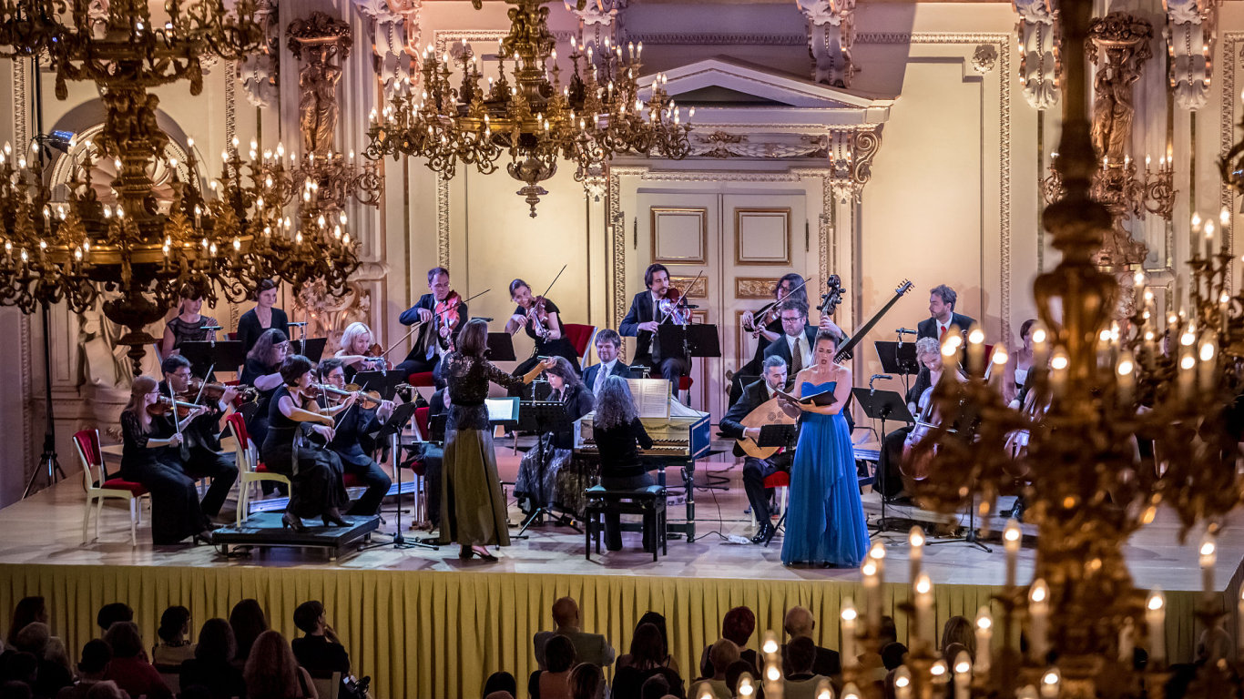 Zvren koncert pedstav opern rie a suity z balet pro Ludvka XIV. od Andrho Campry, Jeana-Baptisty Lullyho a Andrho Cardinala Destouchese.