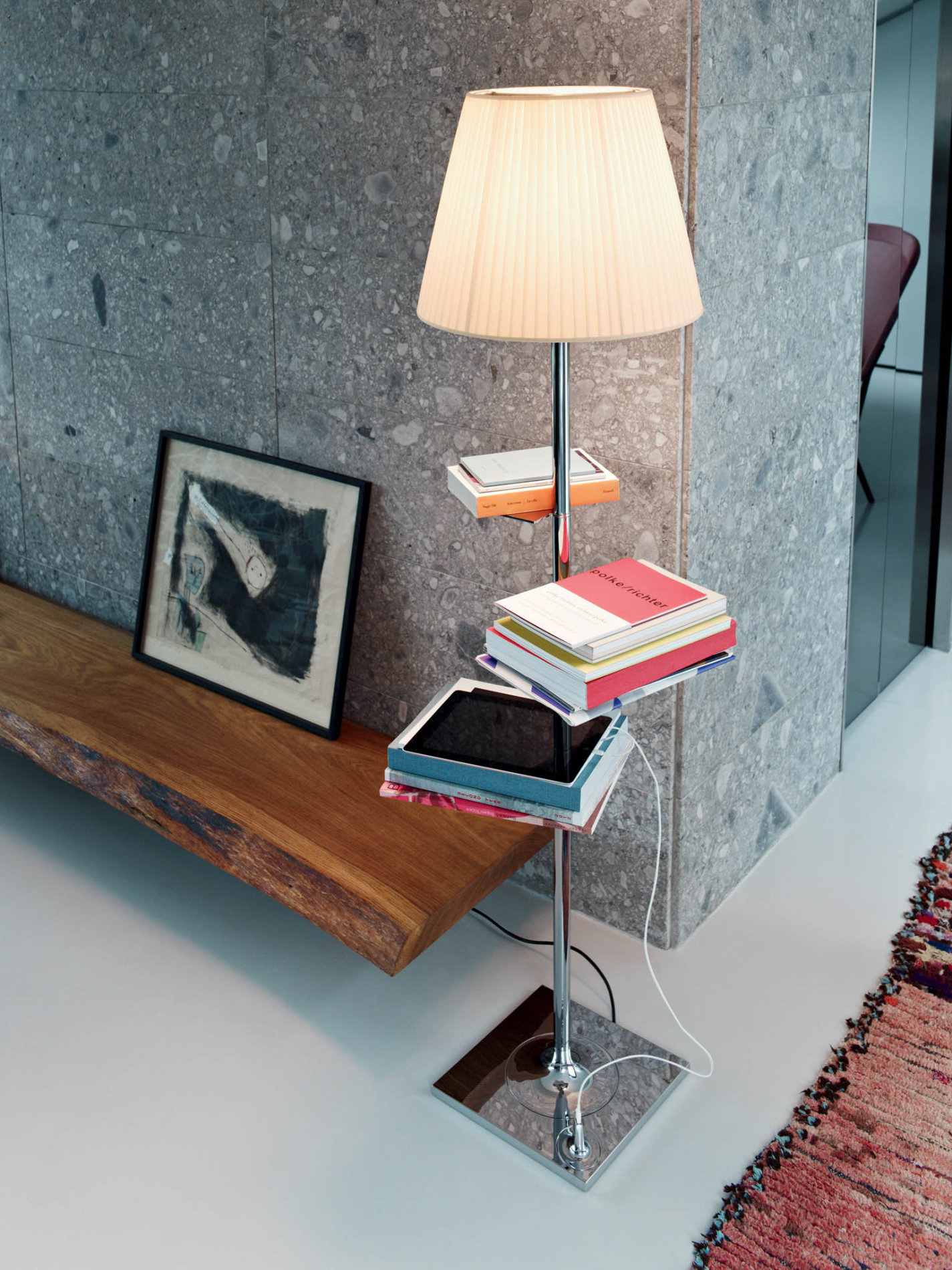 Z výběru Starckových lamp pro společnost Flos: Biblioteque Nationale. (Foto: archiv firmy) jarvis_593f2369498e9b936bc9220c.jpeg