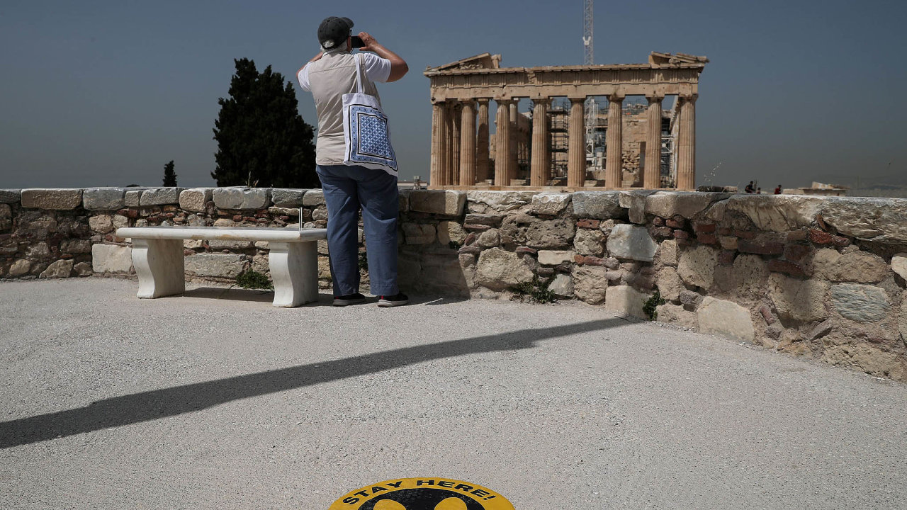 Konen oteveno. Turista fot atnsk Panteon, kter je konen pstupn pro veejnost.