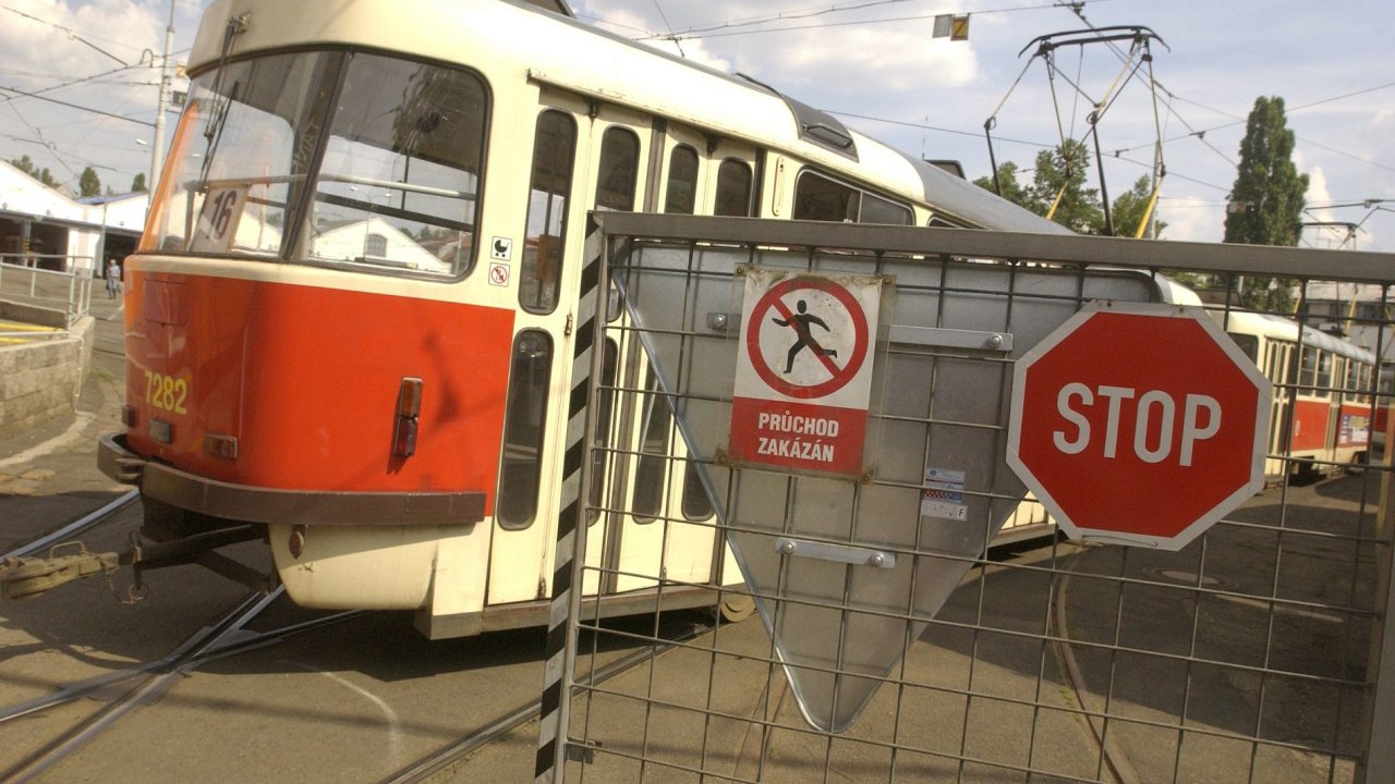 Depo, stávka, tramvaj, vstup zakázán