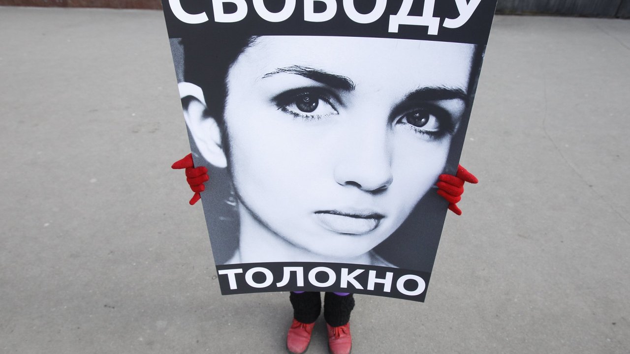Protest za proputn lenek rusk punkov kapely