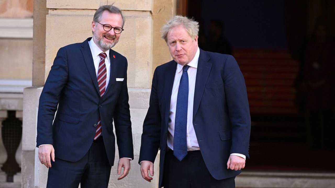 Èeský premiér Petr Fiala svého britského kolegu Borise Johnsona ocenil, na dodržení dohod ze strany Londýna ale trvá i Èesko.