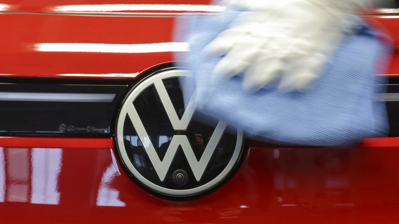 VW logo, Volkswagen ID.4