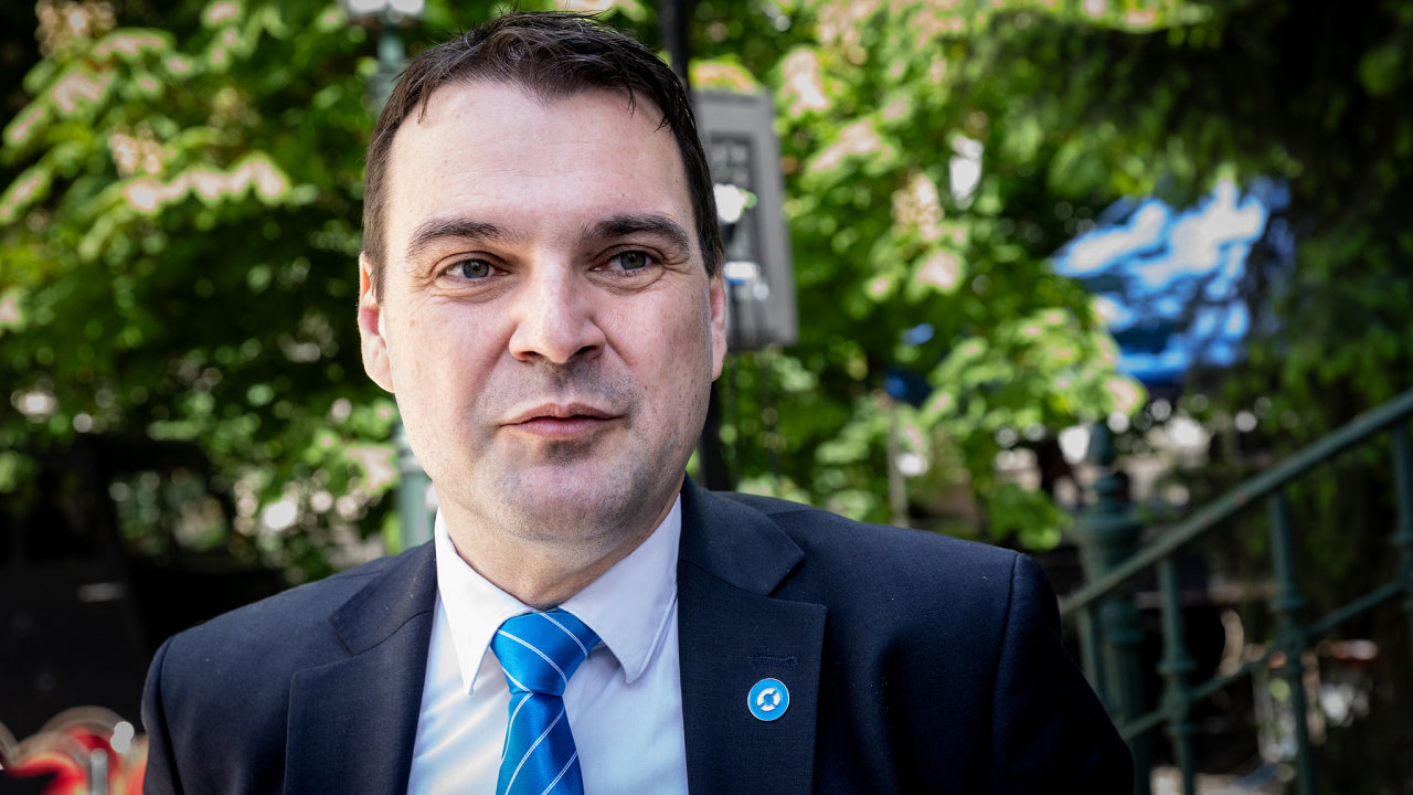 Volby 2025, Motorist sob Petr Macinka
