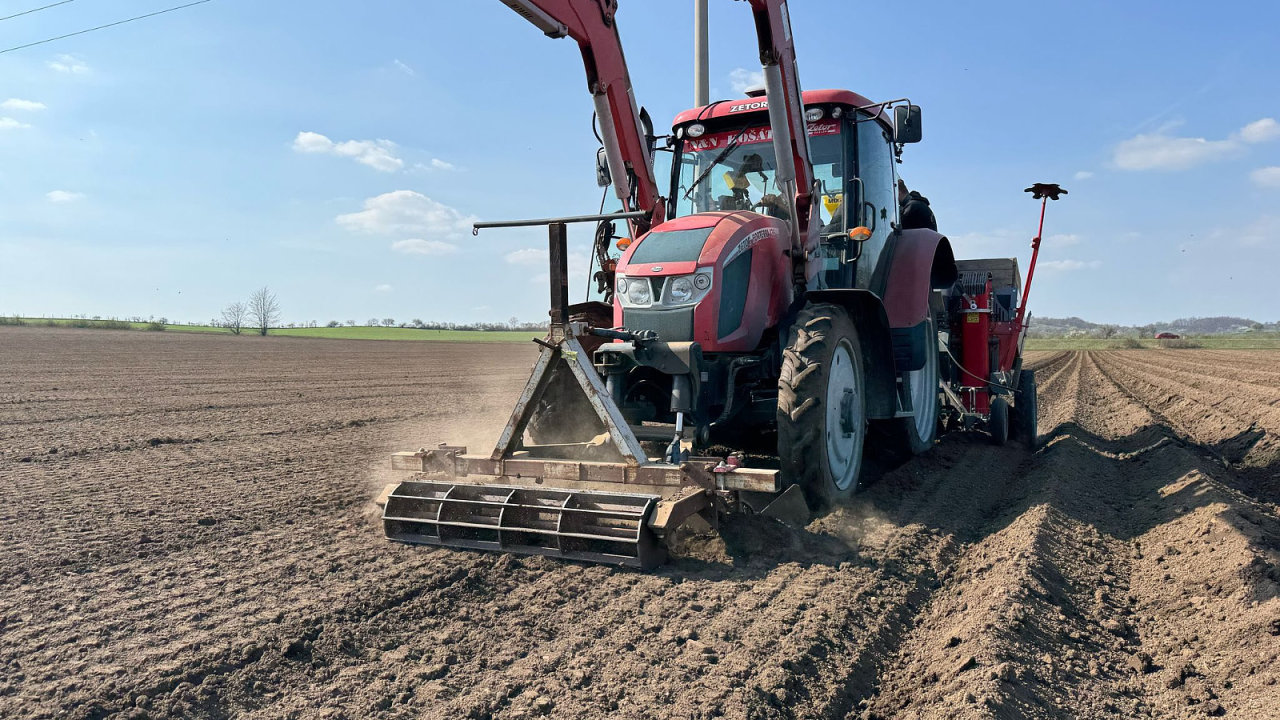 Komer�n� �l�nek