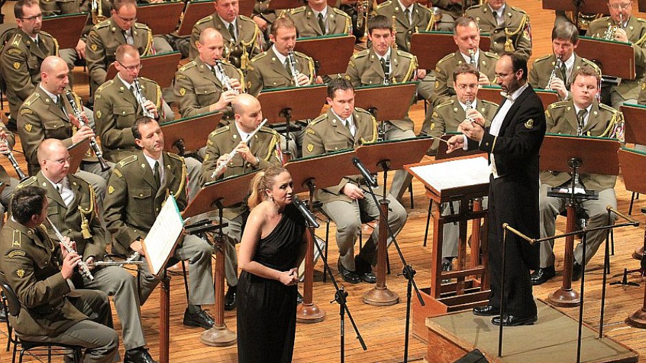Koncert stedn hudby Armdy esk republiky v Rudolfinu, ilustran foto.