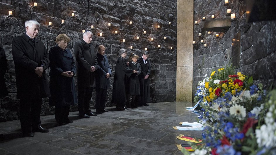 Angela Merkelov uctila v koncentranm tboe Dachau pamtku obt.