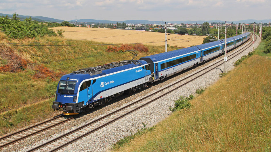 Stle pomal. Vlaky v esku zatm mohou jezdit nejve 160 km/h. Railjety (na snmku) pitom dokou vyvinout rychlost 230 km/h.