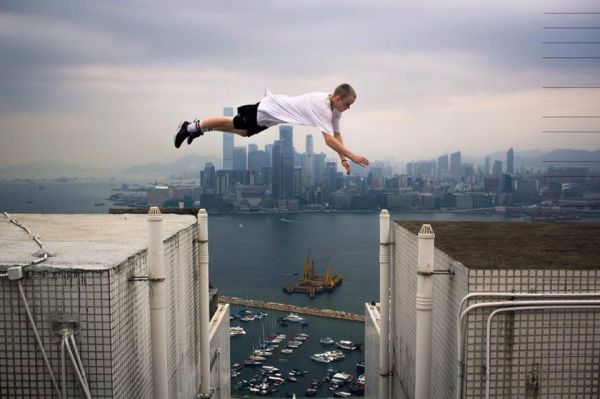 Mlad&iacute;k cestoval po sv�t�, sk&aacute;kal po mrakodrapech a "surfoval" na vagonech. Na Nov&yacute; rok zem�el