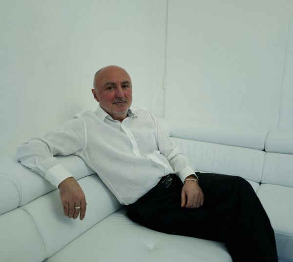 Gruz&iacute;nec po 21 letech prohr&aacute;l boj o azyl v �esku, skon�&iacute; ve v�zen&iacute;.