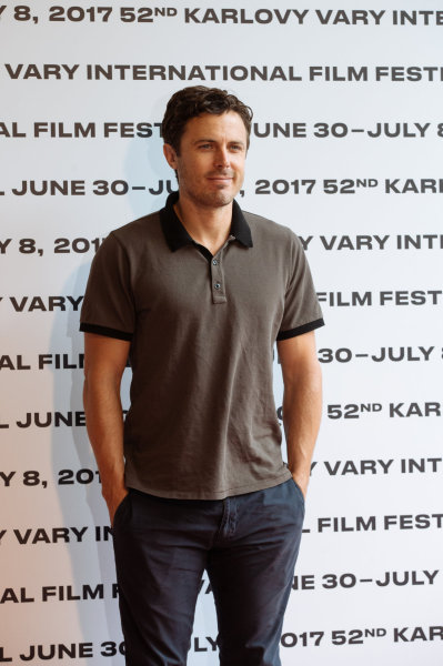 Letošní držitel Oscara i Zlatého glóbu za herecký výkon ve filmu Místo u moře Casey Affleck v neděli zapózoval také fotografovi Hospodářských novin.