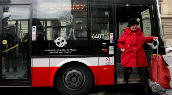 M�stsk&yacute; autobus SOR NBH 18 s hybridn&iacute;m pohonem