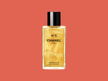Jemný pleťový gel obsahuje zlaté třpytky a voní po ikonickém parfému domu Chanel. Ideální pro speciální příležitosti.