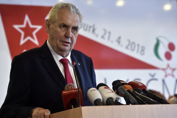 Zeman ozna�il na sjezdu KS�M V&iacute;t�zn&yacute; &uacute;nor za prohran&yacute; &uacute;nor