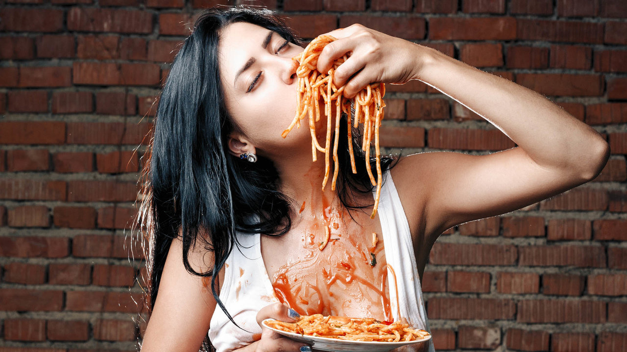 Фотосессия девушка со спагетти